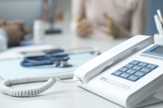 Actualités 24 Jeune médecin libéral : comment gérer vos appels sans être dérangé en consultation?