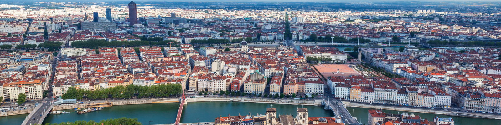 Télésecrétariat à lyon ou secrétaire sur place : que choisir?